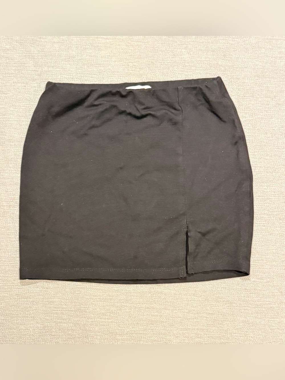 Source Unknown Black Mini Skirt with Front Slit